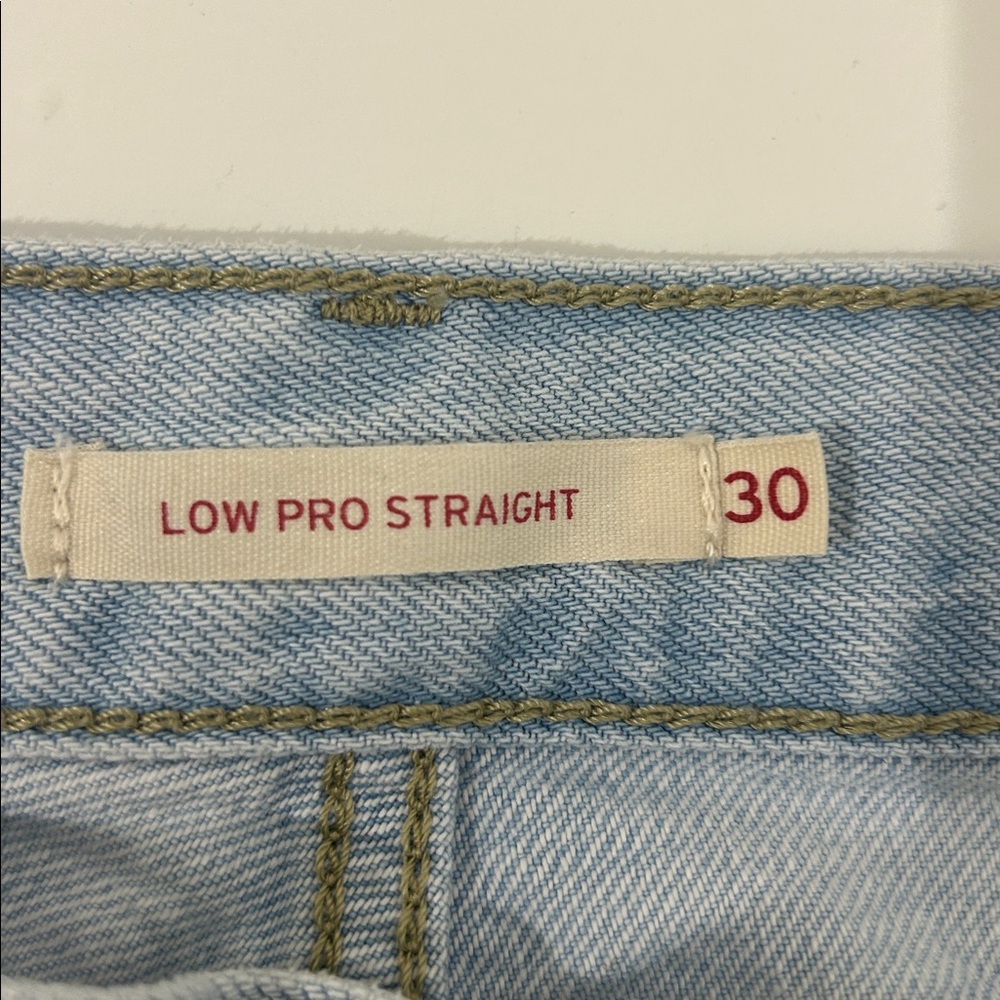 Light Wash levi cut offs - Picture 4 of 4